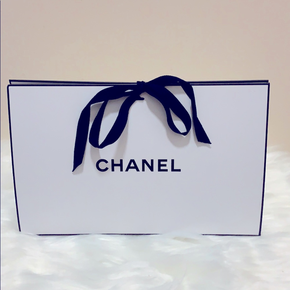 CHANEL TIE BOX/BAG